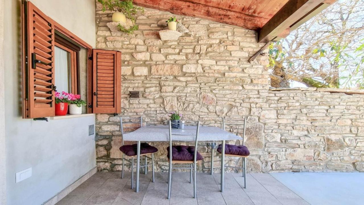 Casa Mora Apartment Новиград Екстериор снимка